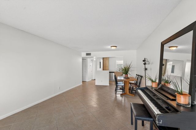 200 Waterway Drive S 104, Lantana, FL 33462