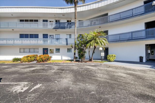 200 Waterway Drive S 104, Lantana, FL 33462