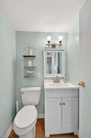 200 Waterway Drive S 104, Lantana, FL 33462