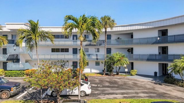 200 Waterway Drive S 104, Lantana, FL 33462