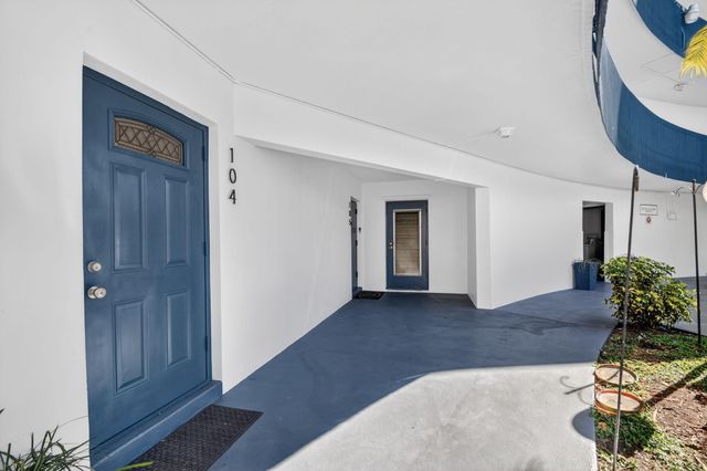 200 Waterway Drive S 104, Lantana, FL 33462