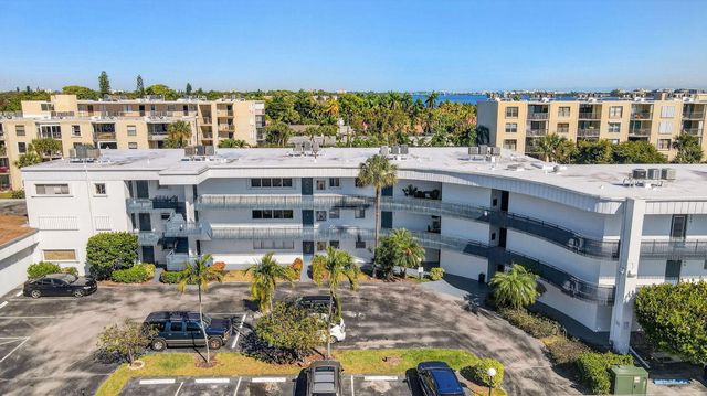 200 Waterway Drive S 104, Lantana, FL 33462