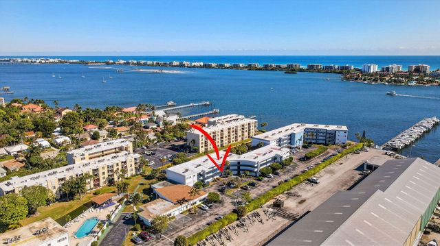 200 Waterway Drive S 104, Lantana, FL 33462