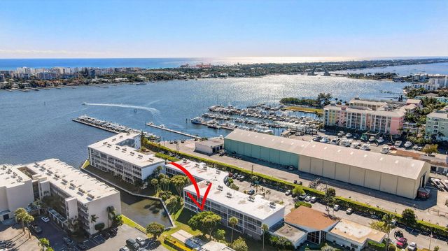 200 Waterway Drive S 104, Lantana, FL 33462