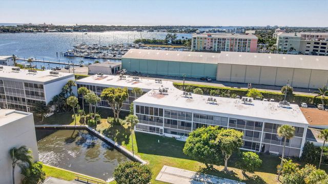 200 Waterway Drive S 104, Lantana, FL 33462