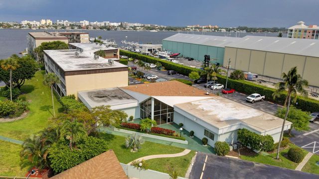 200 Waterway Drive S 104, Lantana, FL 33462