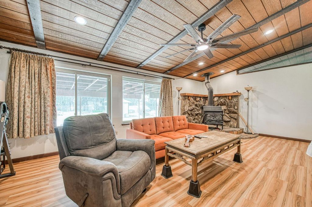 Image 10 of property listing at 25268 Avenue 18 1/2, Madera, CA 93638