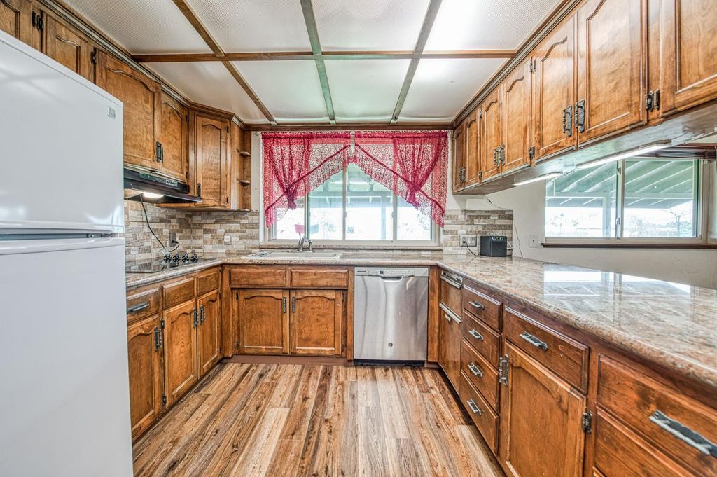 Image 11 of property listing at 25268 Avenue 18 1/2, Madera, CA 93638