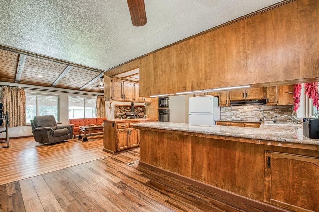 Image 13 of property listing at 25268 Avenue 18 1/2, Madera, CA 93638