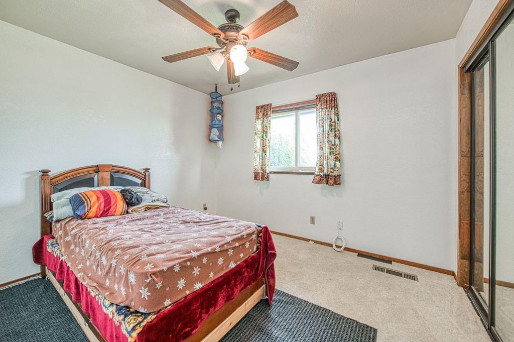 Image 15 of property listing at 25268 Avenue 18 1/2, Madera, CA 93638