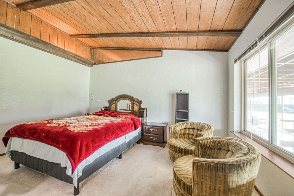 Image 17 of property listing at 25268 Avenue 18 1/2, Madera, CA 93638