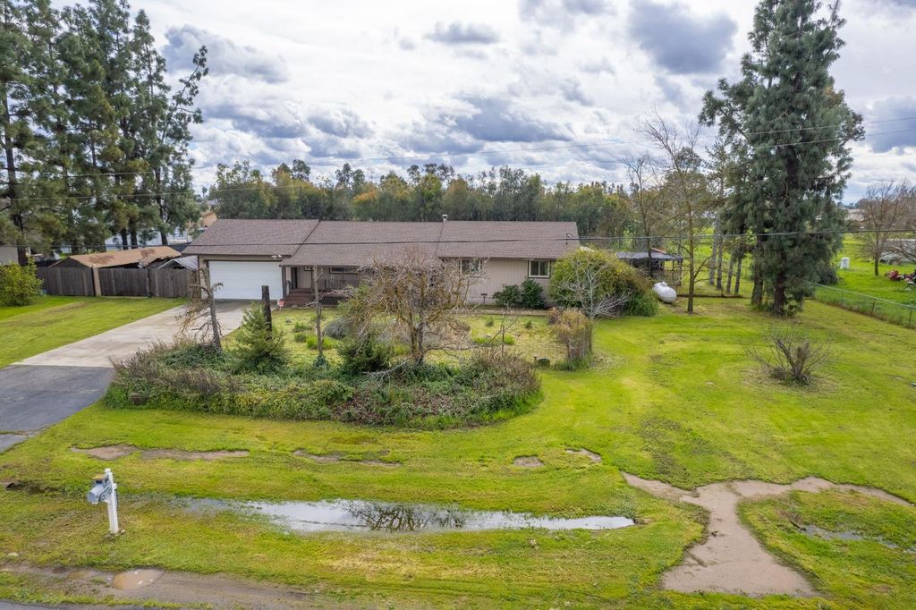 Image 2 of property listing at 25268 Avenue 18 1/2, Madera, CA 93638