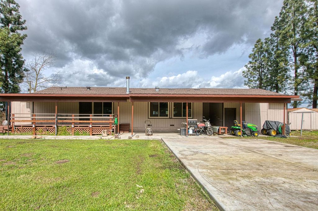 Image 20 of property listing at 25268 Avenue 18 1/2, Madera, CA 93638