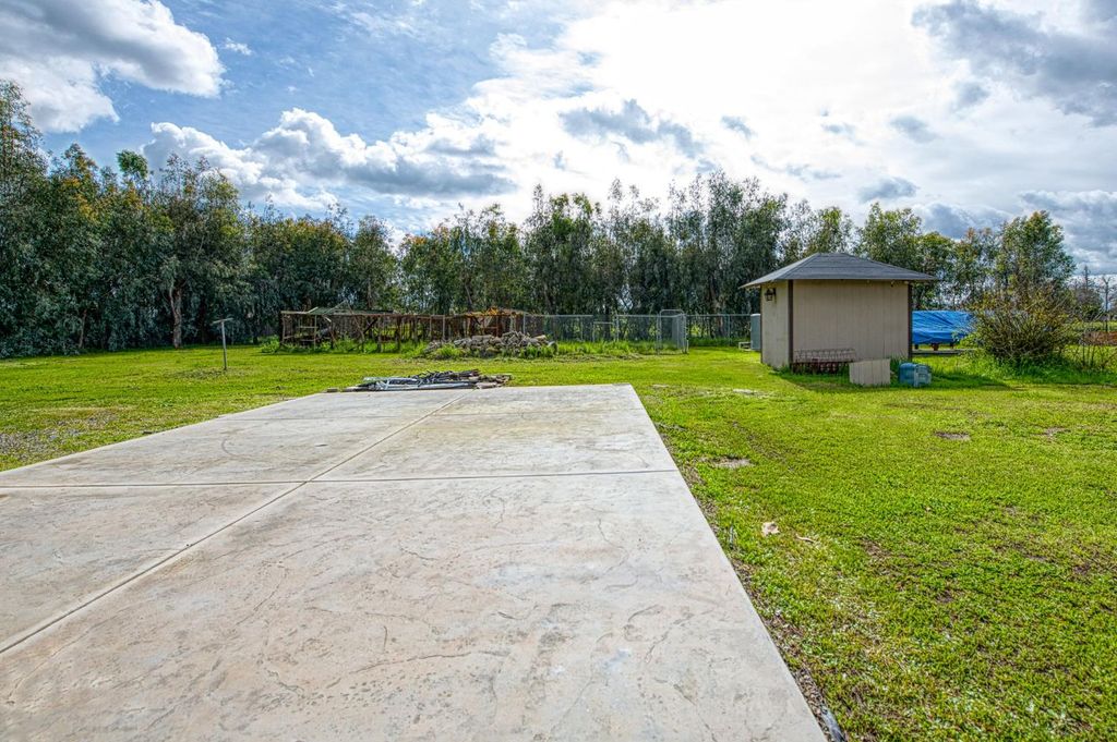 Image 21 of property listing at 25268 Avenue 18 1/2, Madera, CA 93638