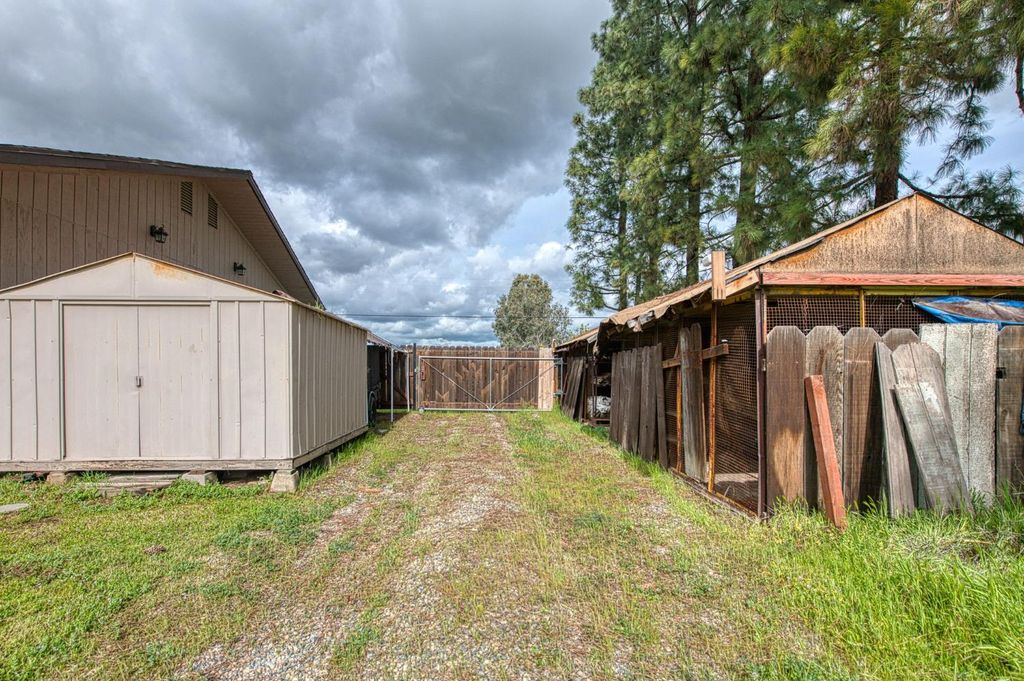 Image 27 of property listing at 25268 Avenue 18 1/2, Madera, CA 93638