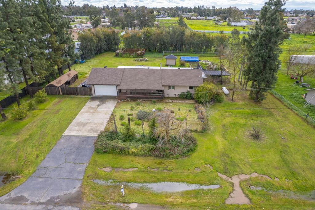 Image 3 of property listing at 25268 Avenue 18 1/2, Madera, CA 93638