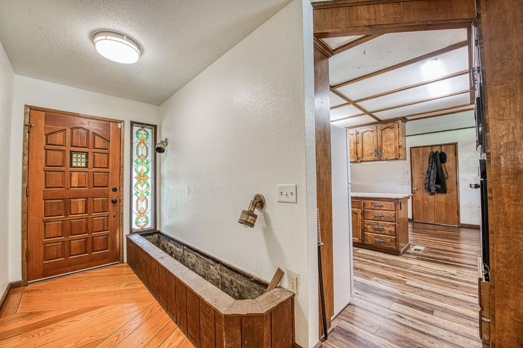 Image 4 of property listing at 25268 Avenue 18 1/2, Madera, CA 93638