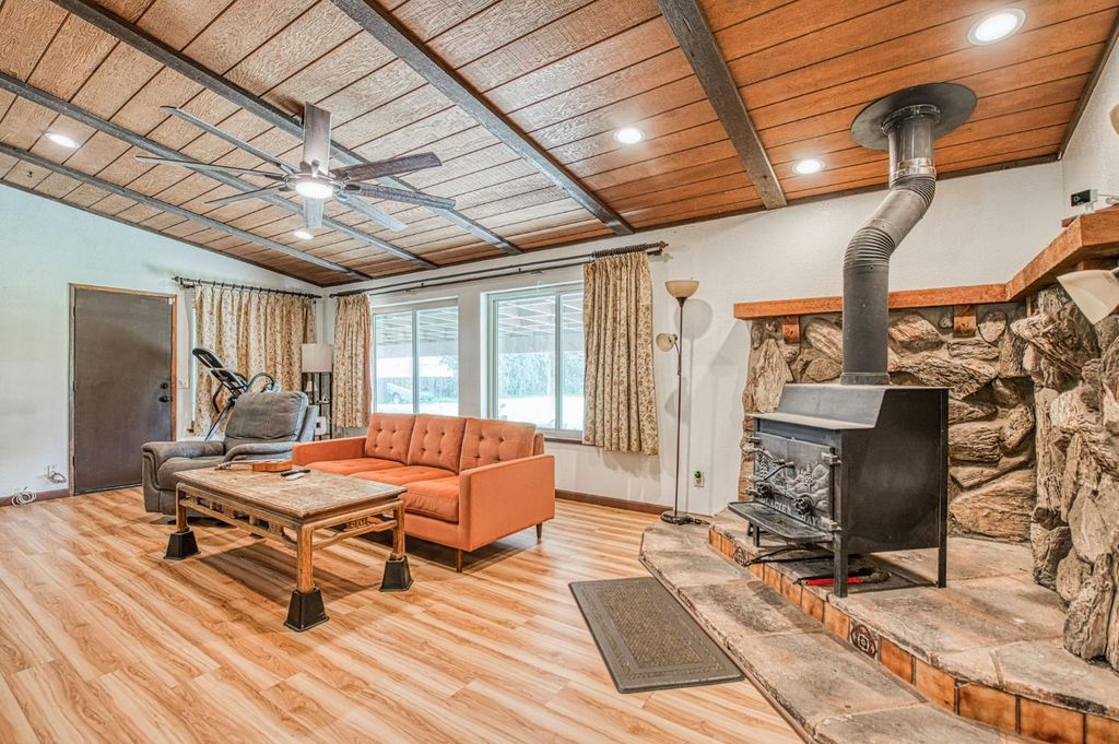 Image 5 of property listing at 25268 Avenue 18 1/2, Madera, CA 93638