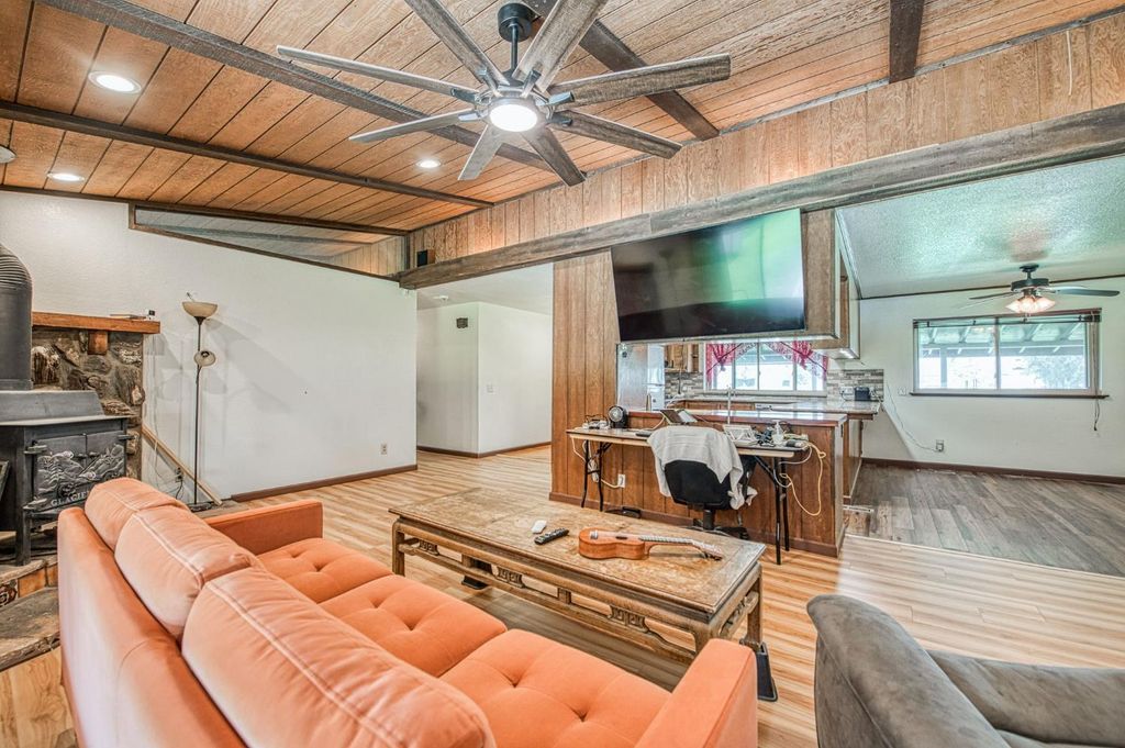 Image 7 of property listing at 25268 Avenue 18 1/2, Madera, CA 93638