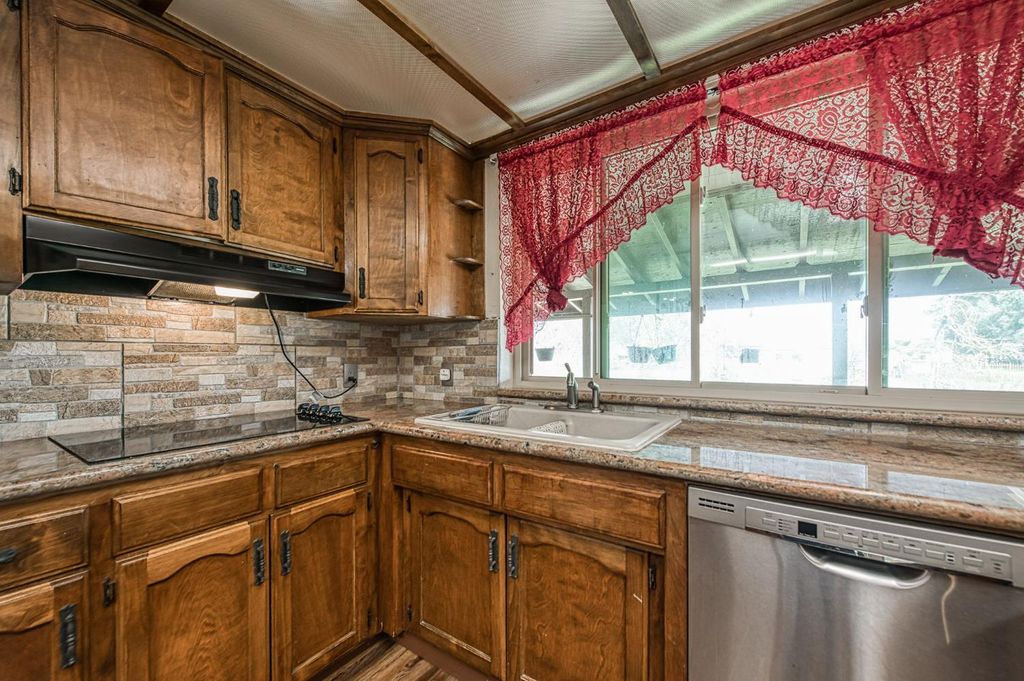 Image 8 of property listing at 25268 Avenue 18 1/2, Madera, CA 93638