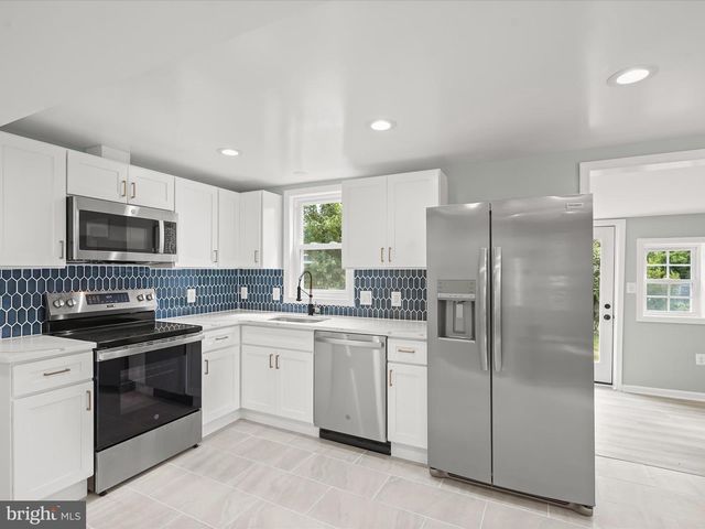 2917 E LEE AVE, Alexandria, VA 22306