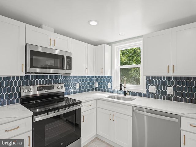 2917 E LEE AVE, Alexandria, VA 22306