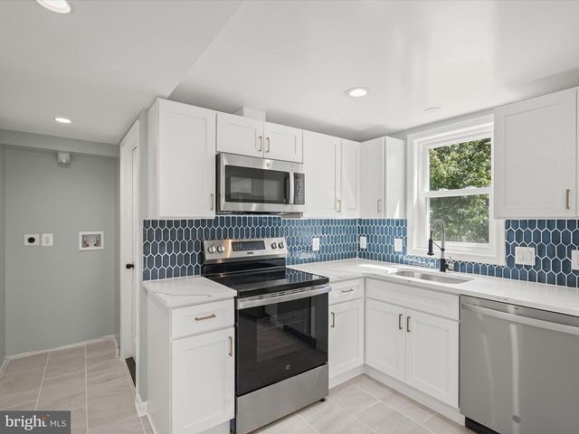 2917 E LEE AVE, Alexandria, VA 22306