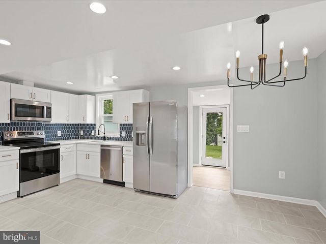 2917 E LEE AVE, Alexandria, VA 22306