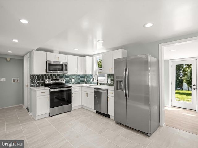 2917 E LEE AVE, Alexandria, VA 22306