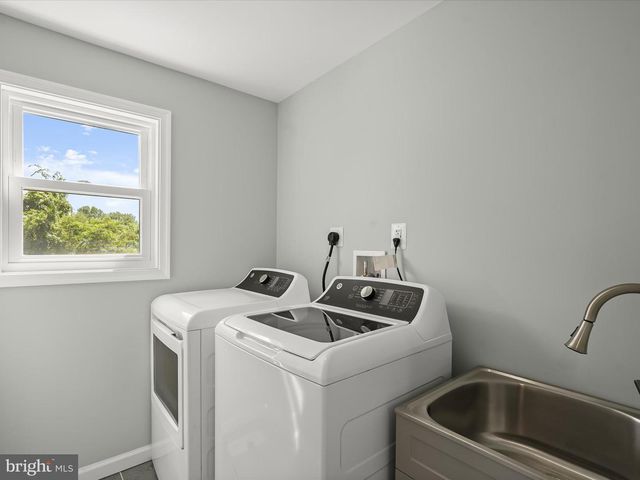 2917 E LEE AVE, Alexandria, VA 22306