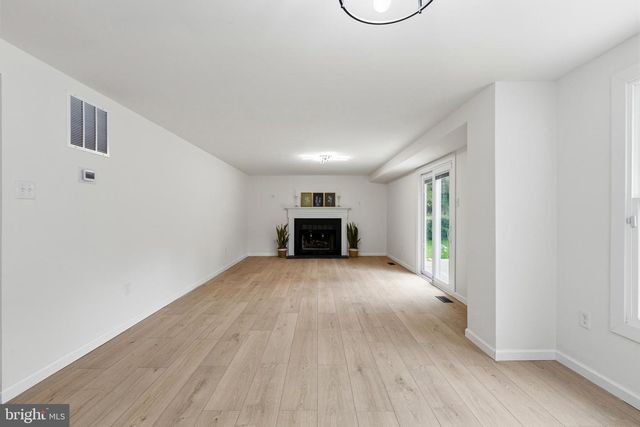 2 NICOLE CT, Newark, DE 19702