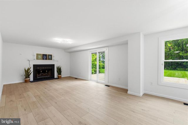 2 NICOLE CT, Newark, DE 19702