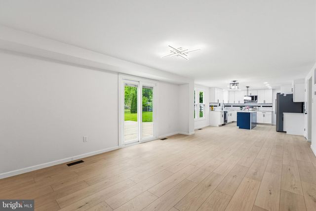 2 NICOLE CT, Newark, DE 19702