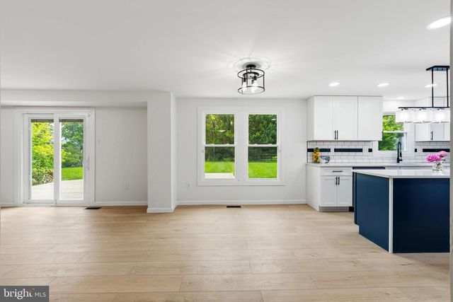2 NICOLE CT, Newark, DE 19702