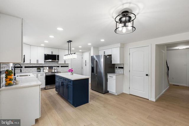 2 NICOLE CT, Newark, DE 19702