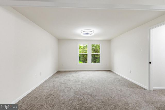 2 NICOLE CT, Newark, DE 19702