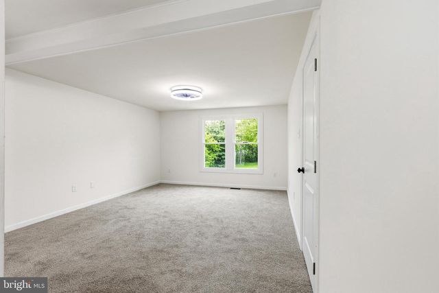 2 NICOLE CT, Newark, DE 19702