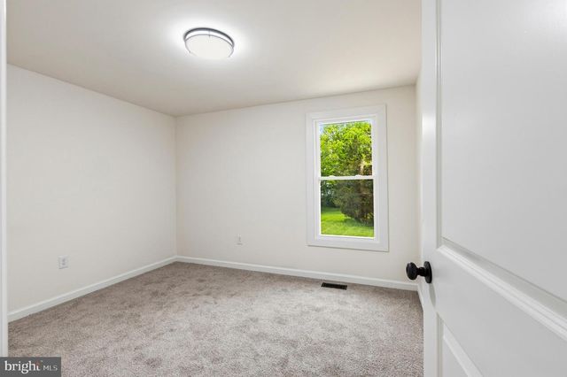 2 NICOLE CT, Newark, DE 19702