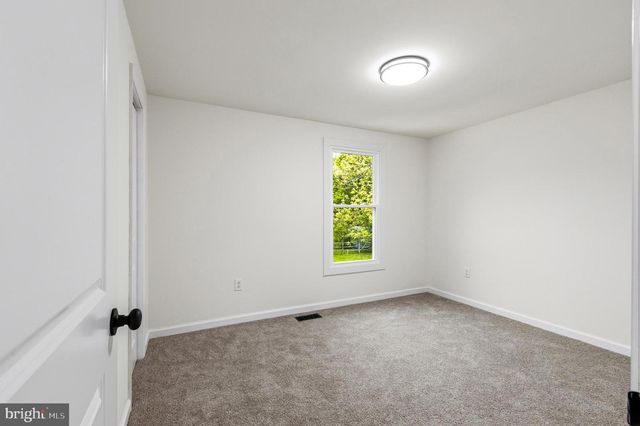 2 NICOLE CT, Newark, DE 19702