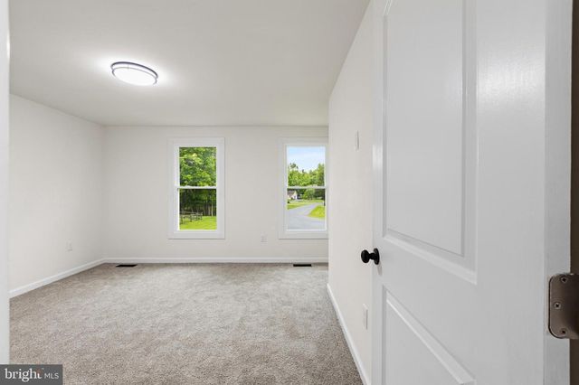 2 NICOLE CT, Newark, DE 19702