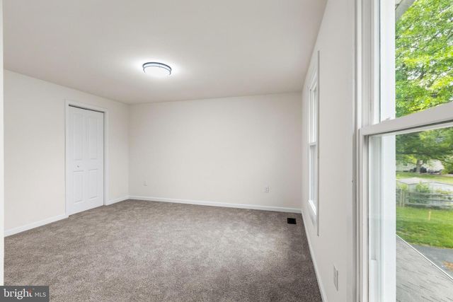 2 NICOLE CT, Newark, DE 19702