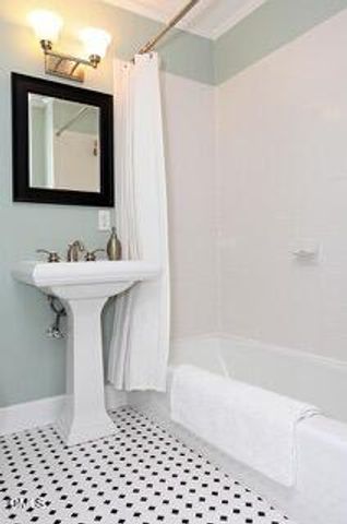 139 Windsor Circle, Chapel Hill, NC 27516