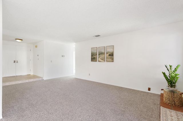 9924 Meadow Oak Cir, Elk Grove, CA 95624