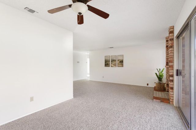 9924 Meadow Oak Cir, Elk Grove, CA 95624