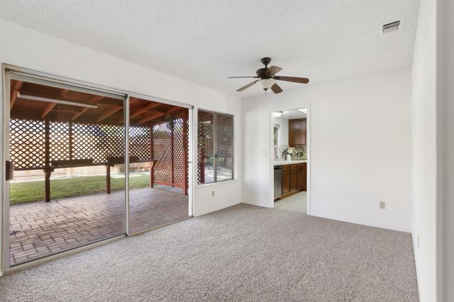 9924 Meadow Oak Cir, Elk Grove, CA 95624