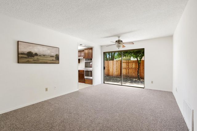 9924 Meadow Oak Cir, Elk Grove, CA 95624