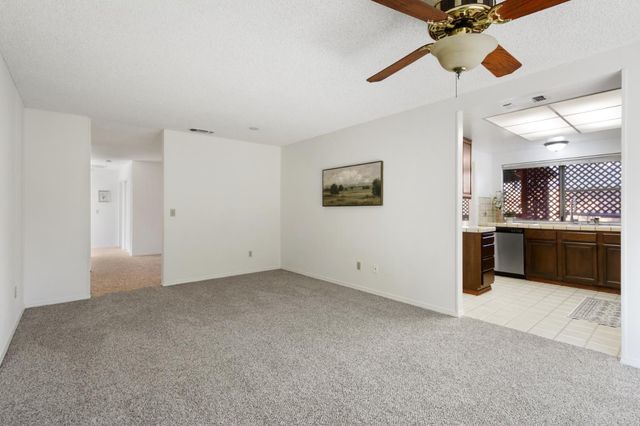 9924 Meadow Oak Cir, Elk Grove, CA 95624