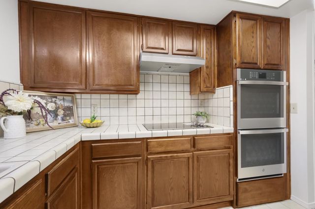 9924 Meadow Oak Cir, Elk Grove, CA 95624
