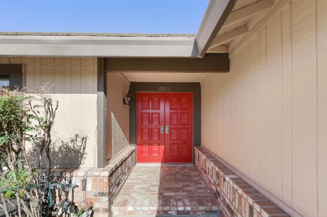 9924 Meadow Oak Cir, Elk Grove, CA 95624