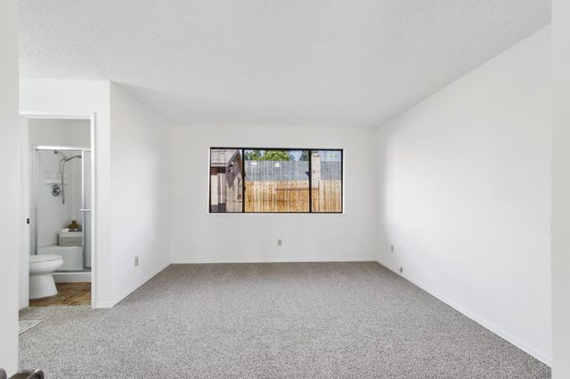 9924 Meadow Oak Cir, Elk Grove, CA 95624